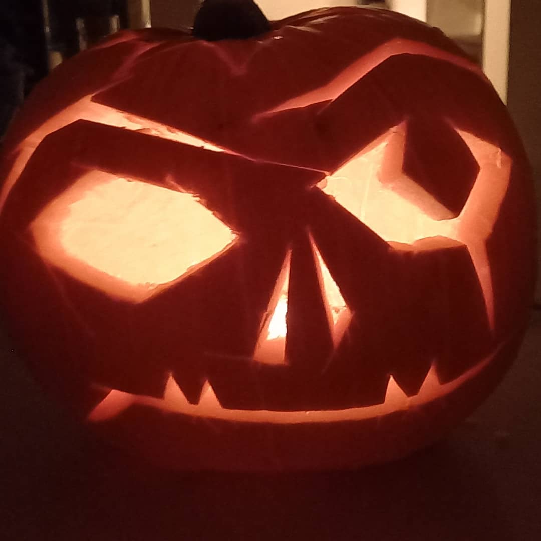 Bout_Yeh's tweet photo. HAPPY Halloween guys. Have a wonderful day. Don't get wet. Careful with the fireworks 🙂

#happyhalloween #pumpkinfaces #boutyeh #belfast #Derry #larne #newry #Omagh  #Enniskillen #Hillsborough #countyantrim #countydown #countyderry #countytyrone #countyfermanagh #Ireland https://t.co/SIOWuXJWc8