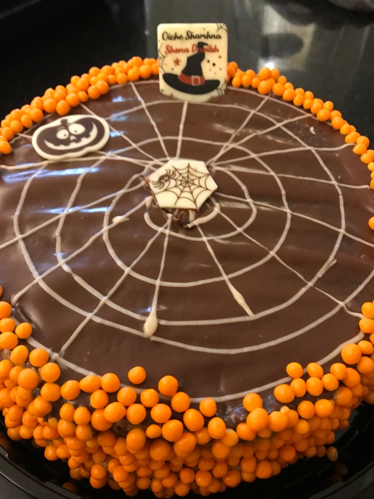 BONE APPETIT! 

Enjoying a tasty Nutella Cake here this evening 🍰

Hope you're having a tasty one....

HAPPY #HALLOWEEN #OícheShamhna !!!! 👻