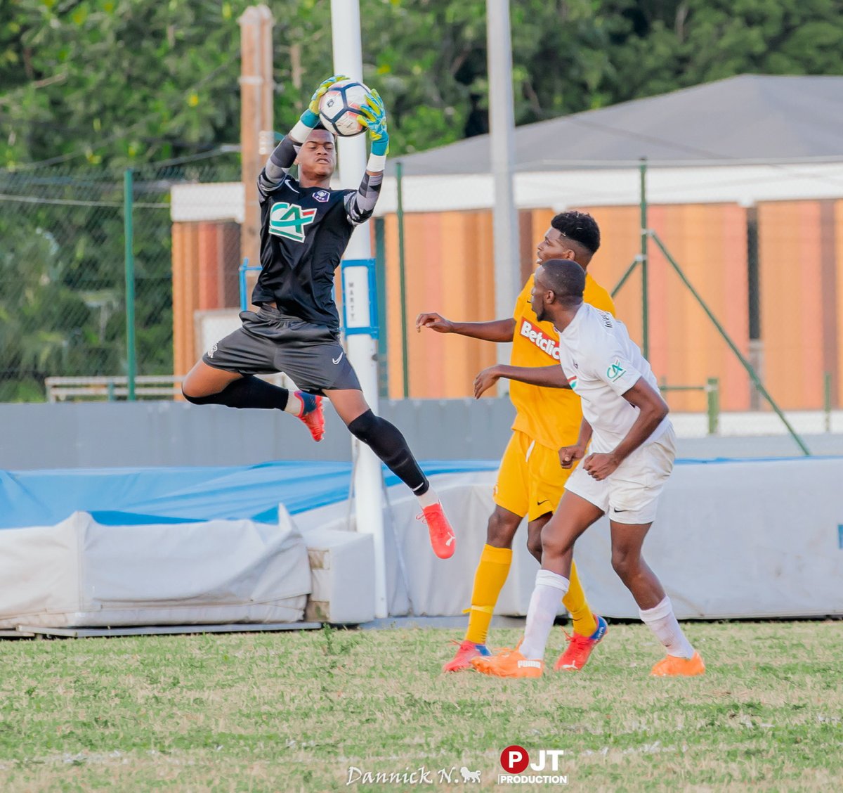 LGF971's tweet photo. #CoupeDeFrance

Un doublé de Mirval, un but d'Annerose et un csc  d'Hauterville ont permis, hier à Baie-Mahault, à la Solidarité Scolaire de se hisser en 1/2 finale de la @coupedefrance zone Guadeloupe. + d'images ➡️ https://t.co/azb5EIZBMI

#PasyonémanTanNou
#PassionateltyOurs https://t.co/MGKXMvlYkG