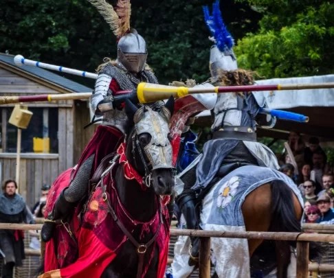 Contrepoints's tweet photo. Age of Empire 4 : 4 raisons qui le démarquent des autres jeux vidéo https://t.co/4zwn6Zpgek Replay https://t.co/nj2Bxr78kF