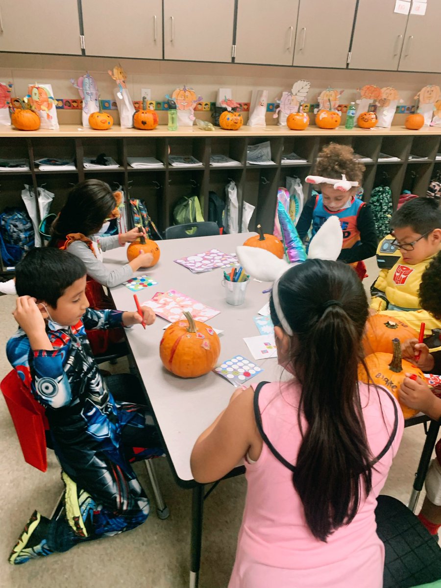 We had the best time at our Fall Party on Friday! 🎃🧡🍂