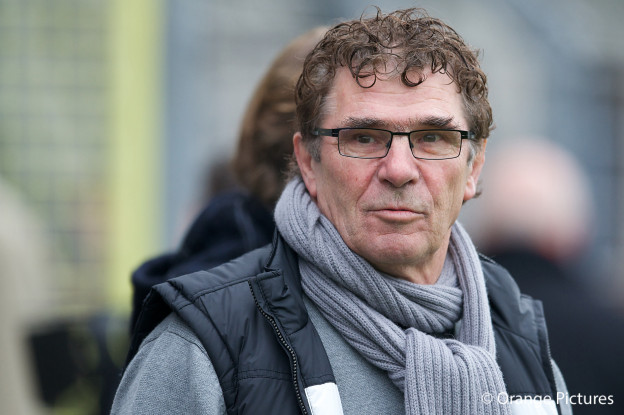 Van Hanegem: ''Zet mijn vraagtekens bij het afhaken van investeerder'' dlvr.it/SBf9cS Feyenoord