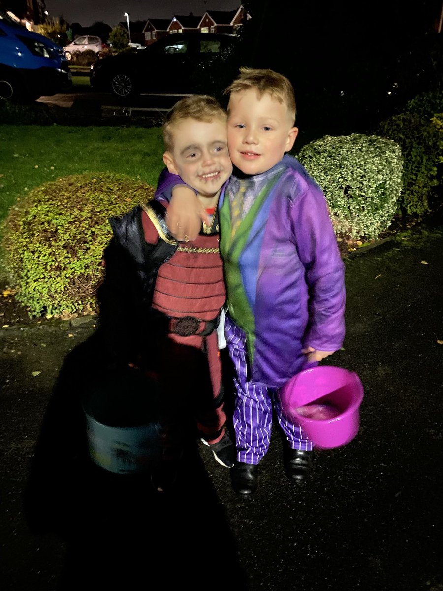 carly_wiles's tweet photo. @RMillbrookWigan Jackson &amp; Theodore had fun trick or treating together tonight! Happy Halloween 🎃 👻 @wiles_stuart @Jodie_m88 @kieron_ince https://t.co/6MhN6KHkzM