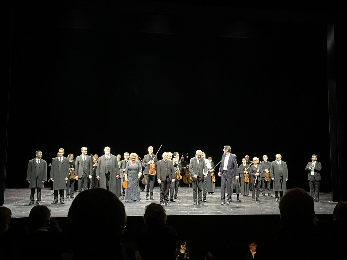 da_hein's tweet image. Ein mutiges Experiment @theaterduisburg: vollends gelungen! Ein #Tristan fürs Wohnzimmer (Pandemie-Version). #DanielFrank als idealer Tristan im tollen Zusammenspiel mit #AlexandraPetersamer. 
Volle Empfehlung!