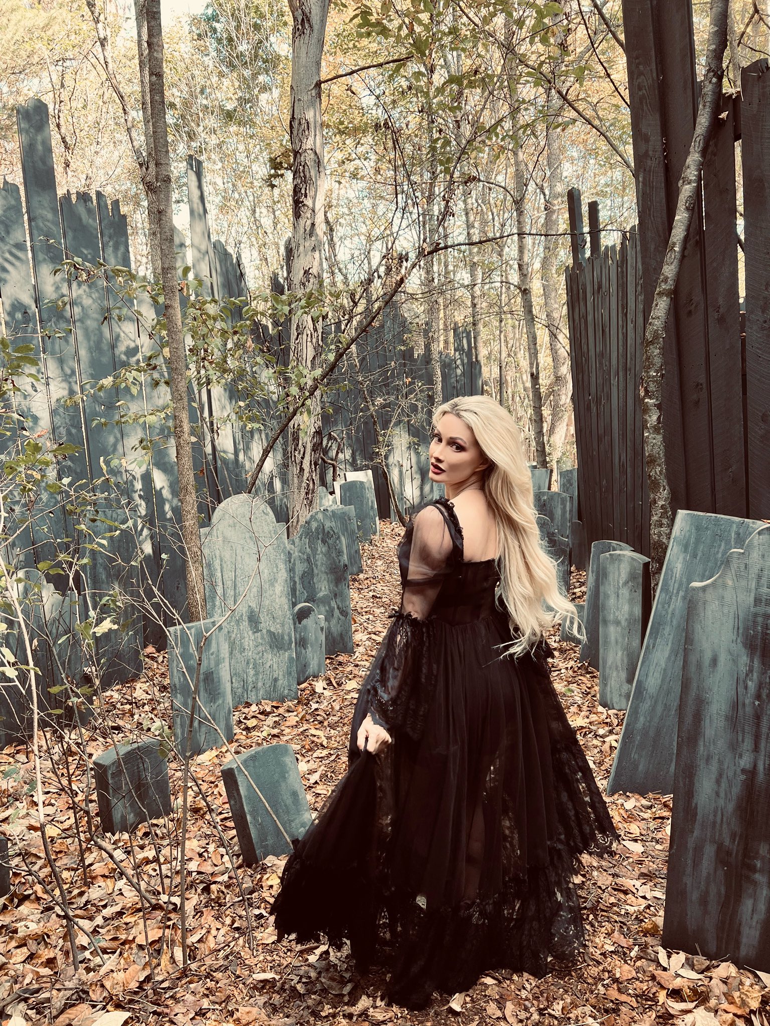 2 pic. Happy Halloween! https://t.co/B4NB6aQXrs
