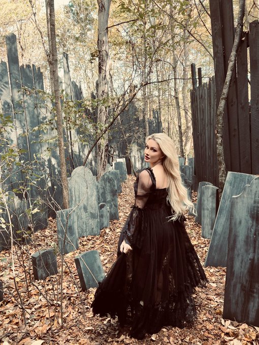 2 pic. Happy Halloween! https://t.co/B4NB6aQXrs