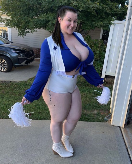 cheerleads