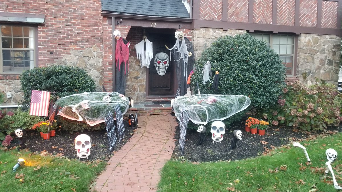 mtcollins7's tweet photo. Trick or Treaters welcome at "The 77".  Happy Halloween. https://t.co/RDa8kFQHLu