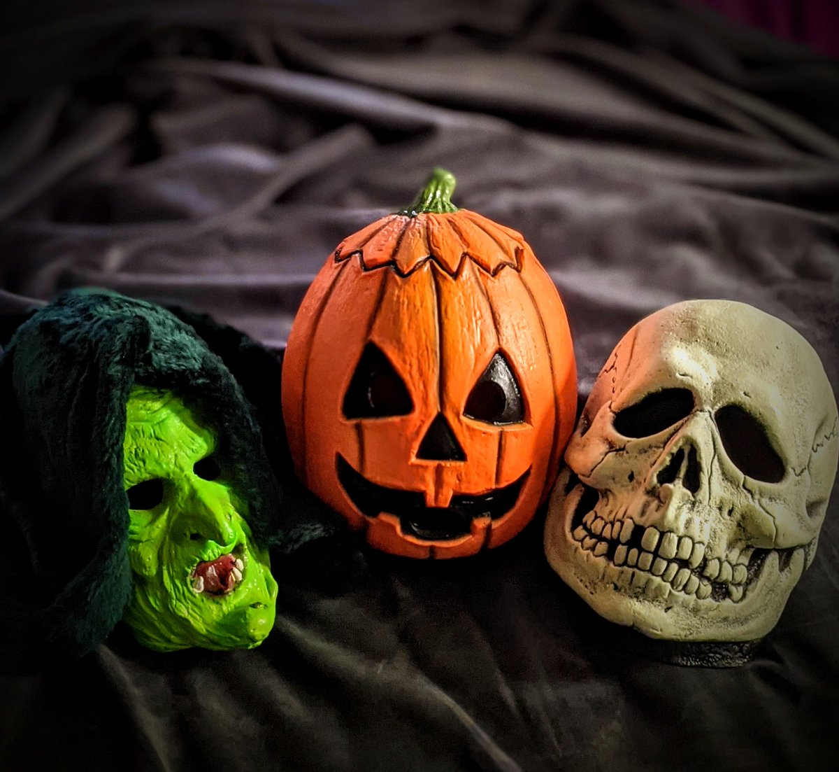 FilmBleed's tweet photo. Happy Halloween, heathens! Guess what we're watching tonight 🎃 @kinky_horror @SetDarcyFree @TrickorTreat831
#MutantFam #halloween2021 https://t.co/3QVyiDnQ16