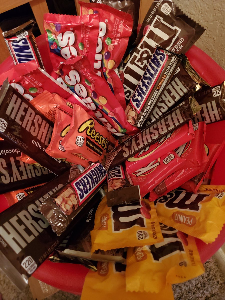 TheCloudFox's tweet photo. LET THE GAMES BEGIN!!! #fullcandybarsonly https://t.co/mvHke1OP6Q
