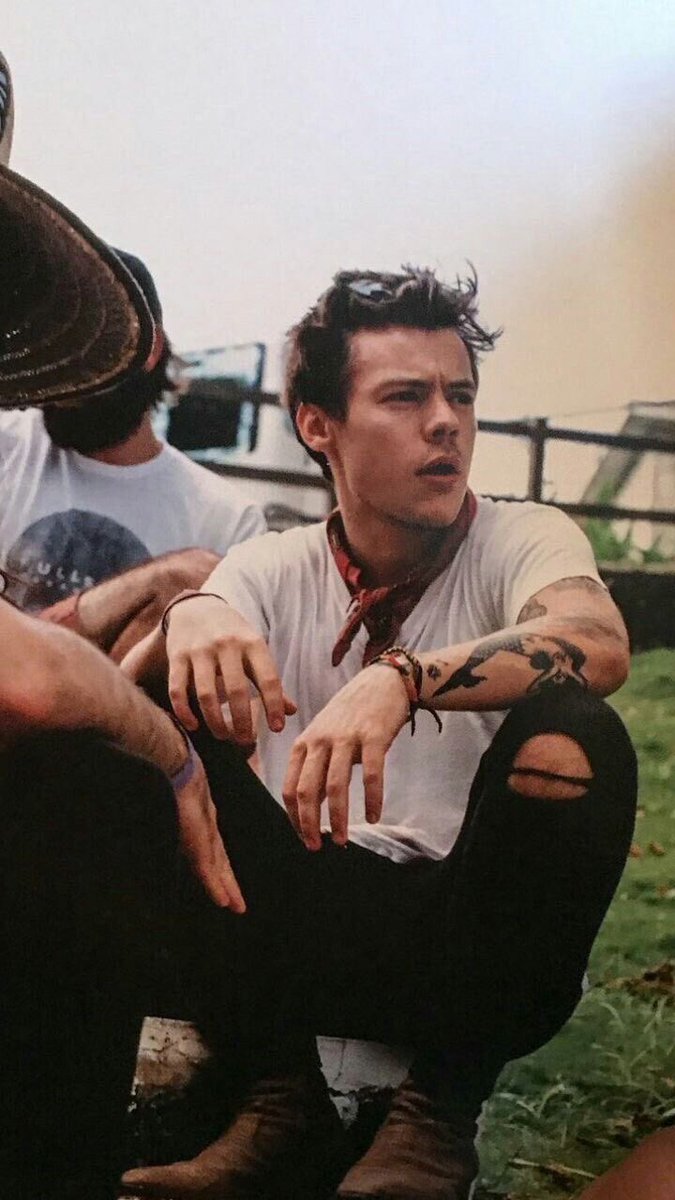 NinaTPWK's tweet photo. Harry styles leaked nudes!! No one needs those so here are some photos of Harry instead https://t.co/i6POWBgFnV