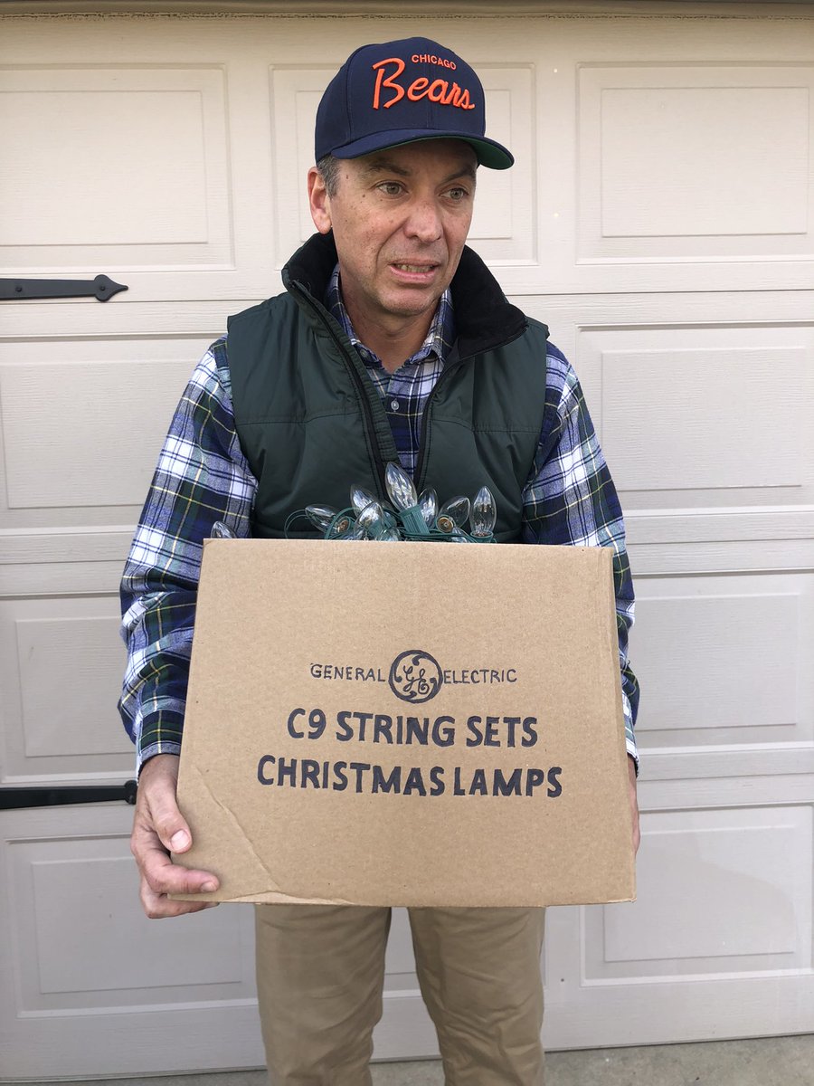 claudebacon's tweet photo. #halloween2021 #clarkgriswold @ChevyChaseToGo #christmasvacation @generalelectric https://t.co/de5Pb5dcyH