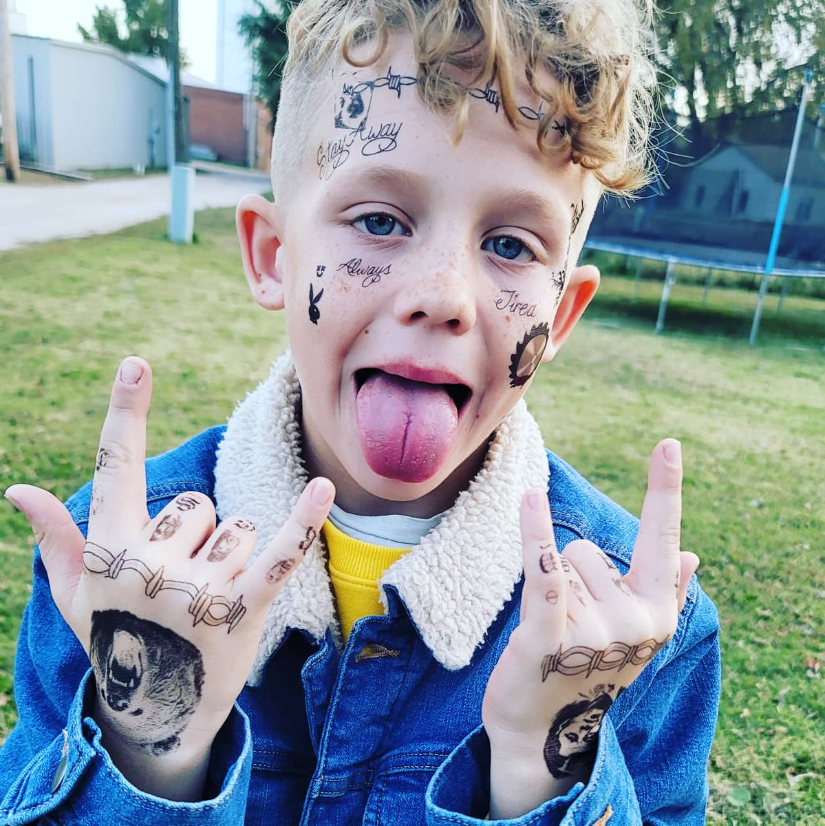 Nay8384's tweet photo. I feel just like a Rock Star. 

#hesbeenwaitingmonthsforthis #questionableparenting #posty #postmalone @PostMalone https://t.co/v8UzmQT7KY