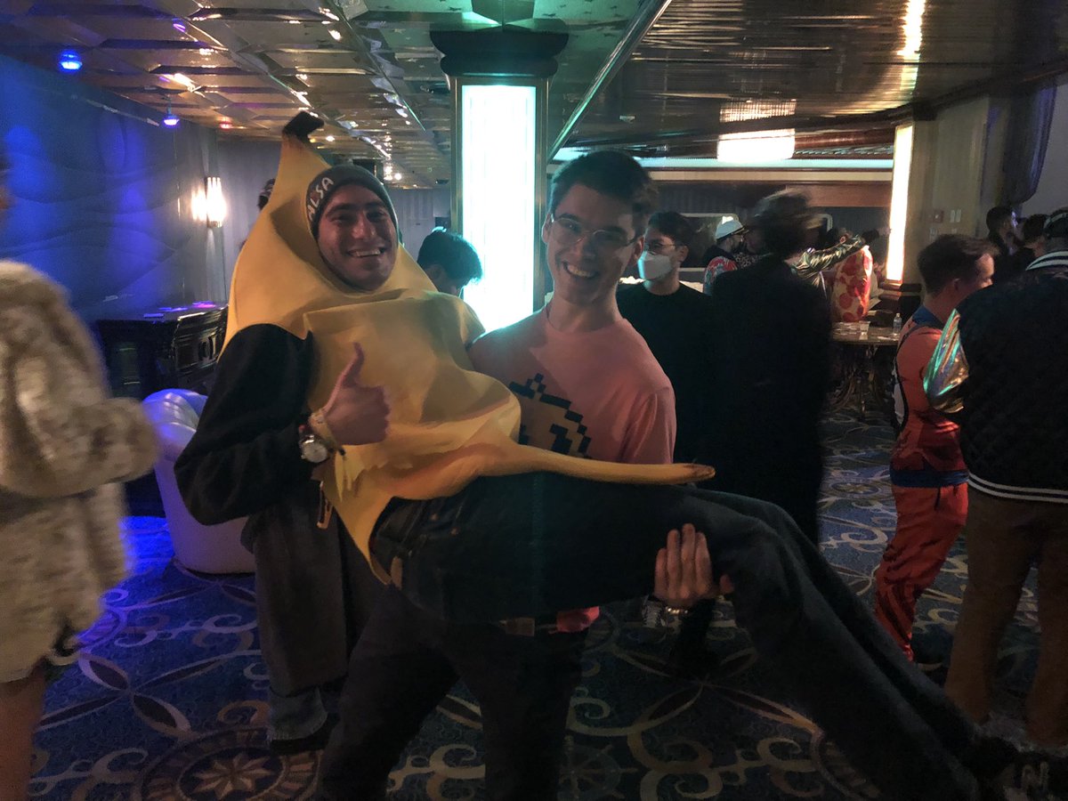 When <a href="/CyberKongz/">CyberKongz</a> found banana 👀🍌💪 <a href="/Chris_Perdek/">Chris (PM arc)</a> 
#bayc