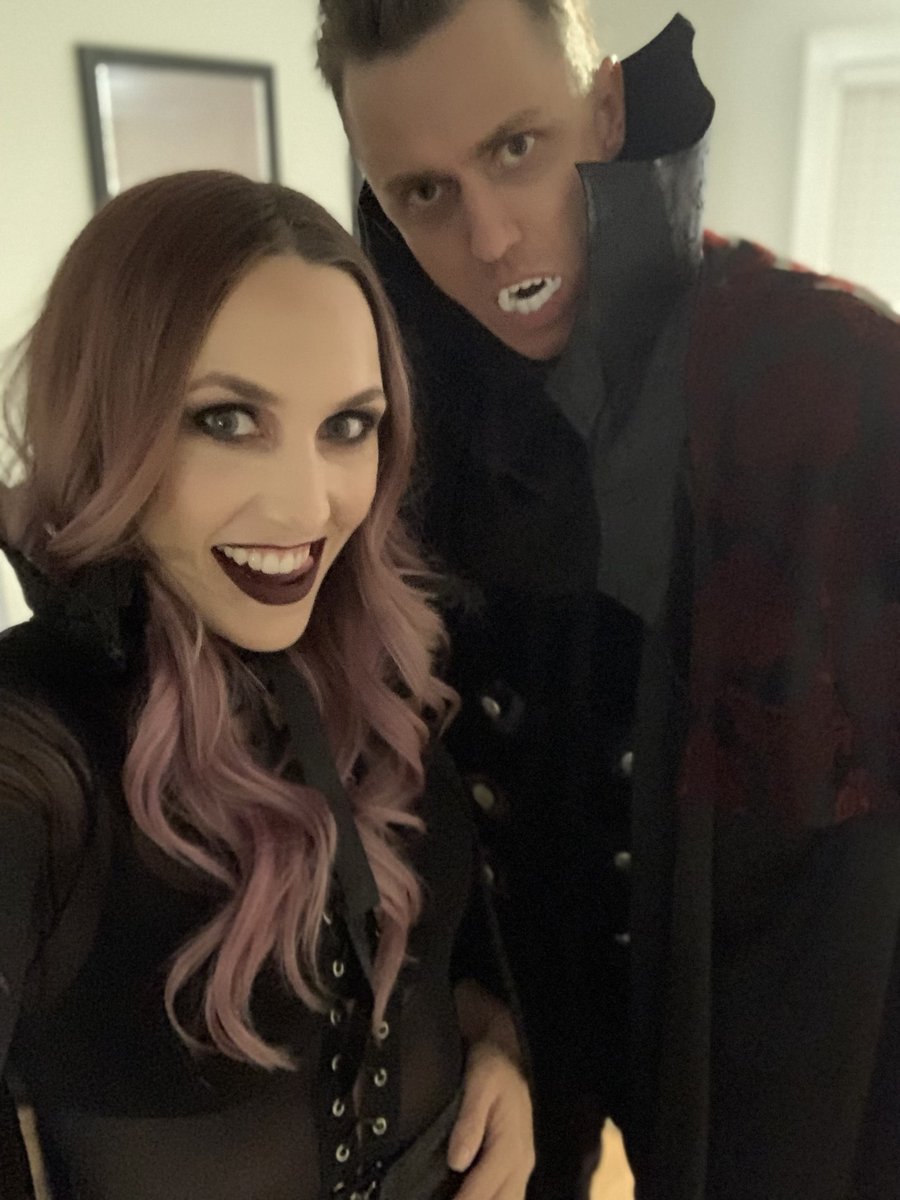 iconforhire's tweet image. We hope #IconArmy has a safe and happy Halloween, tag us in your costume pics so we can see them! 🎃