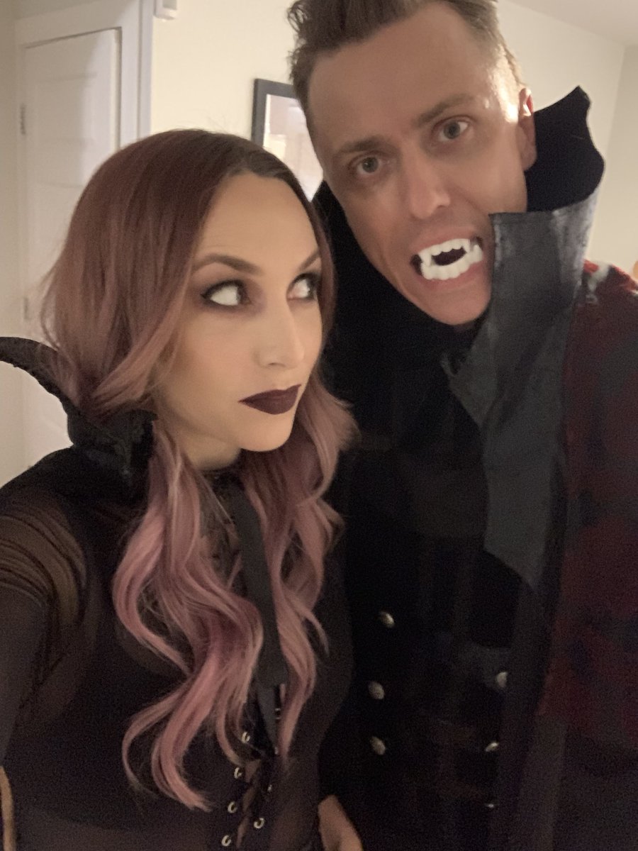 iconforhire's tweet image. We hope #IconArmy has a safe and happy Halloween, tag us in your costume pics so we can see them! 🎃