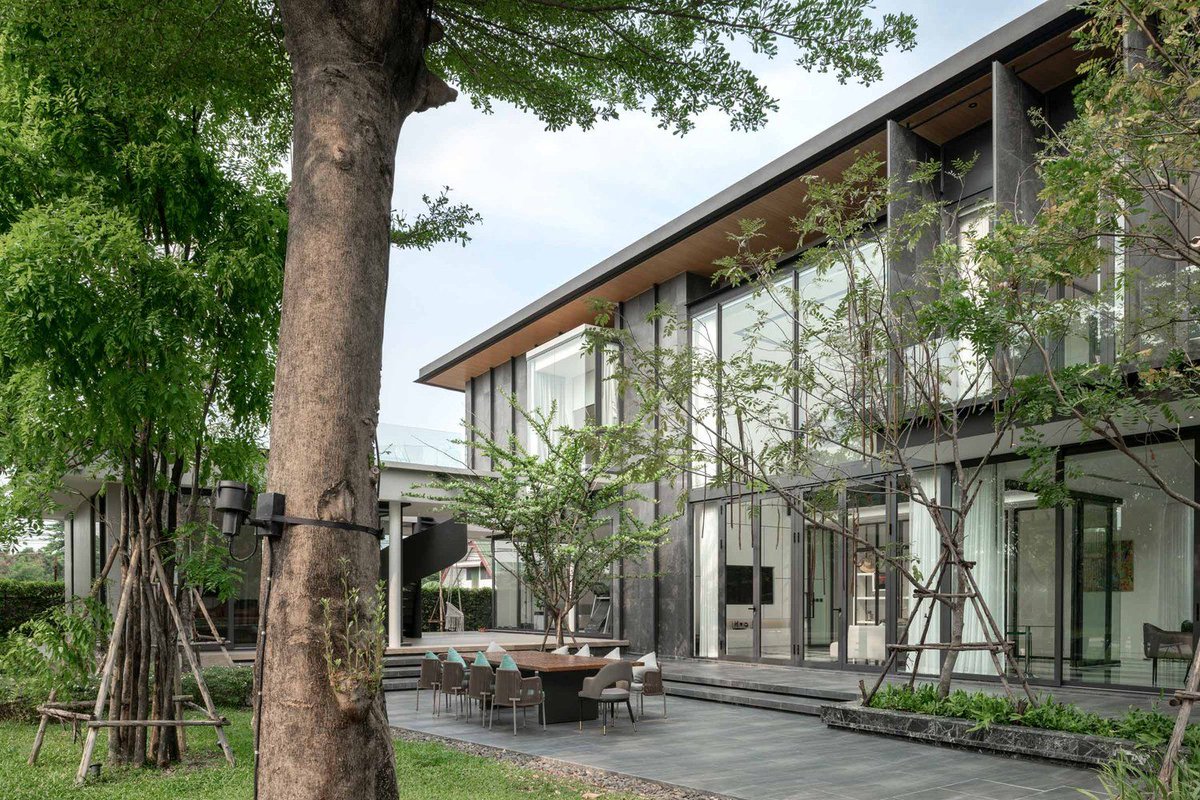 DesignAnthology's tweet photo. INTERIORS / Just outside of Bangkok, this modern home by architecture and interiors studio ANONYM is nestled within a lush shared property that inspired its outward-focused design

https://t.co/rnHbddI1Fm

#designanthology #bangkok #luxuryhome https://t.co/uxmPShlmMR