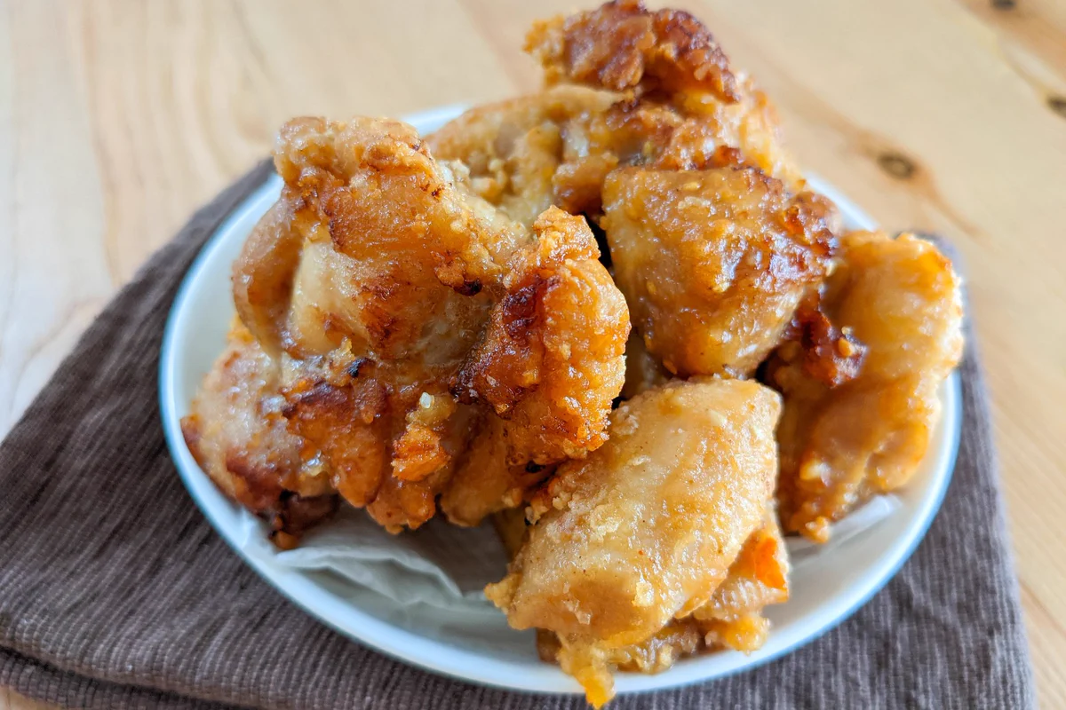 止まらない美味しさに仕上がる？！ピリ辛な味付けがとっても美味しそうな「唐揚げ」レシピ！