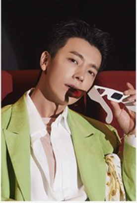 romantic861015's tweet photo. 오빠 무슨 쓰리디 안경을 그렇게 멋지게 들고계셔요 ... #동해 #donghae https://t.co/Ugbr1pI7qx