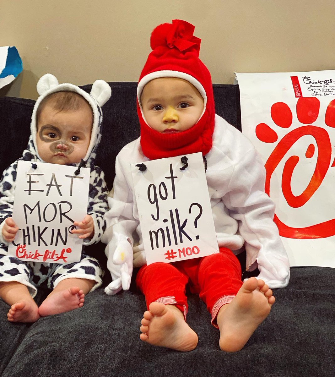 V_AlwaysNguyens's tweet photo. In honor of Atlas’s favorite fast food joint @chickfila 🐔🐮 @gotmilk 

🐮 #cowVSchicken 🐔
@atlas__world @aura__the__explorer

#thelittlethings #justbecause #eatmorchikin #gotmilk  #MOO #happyhalloweenie #halloween2021 #halloweencostume 🎃 #myboos 👻 https://t.co/pULfPxQlx4