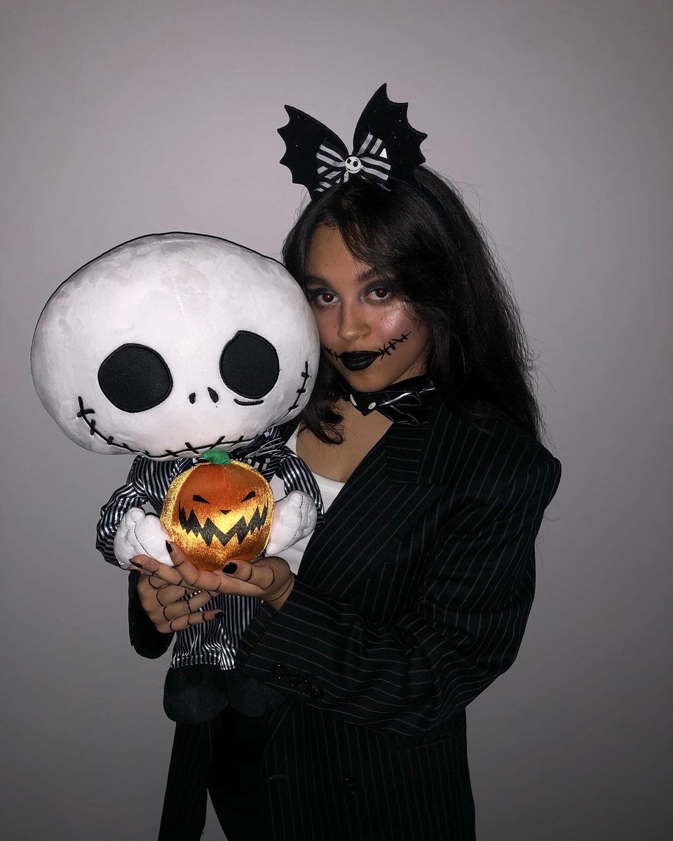 Selena Zuri tweet media