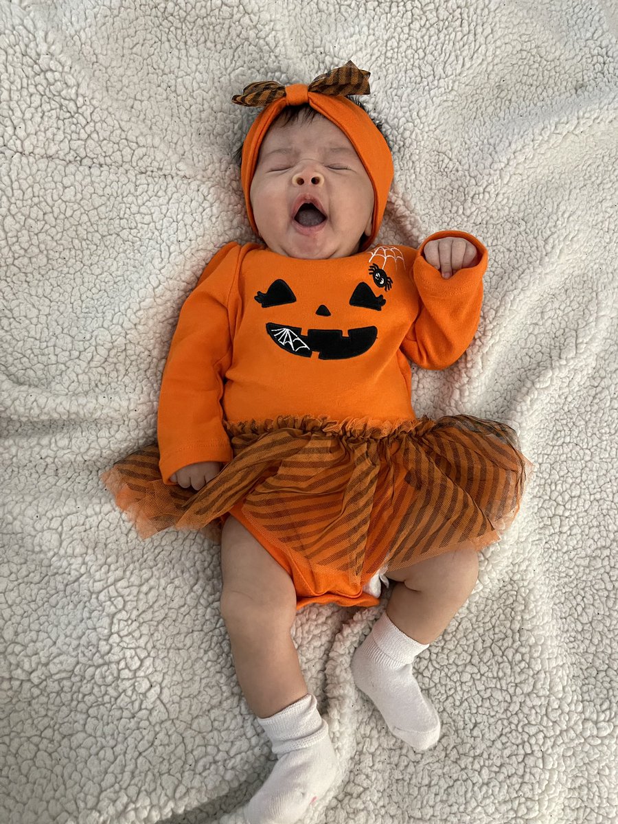 therealzd_'s tweet photo. Happy Halloween from my little pumpkin 🎃💛 @JacquezLynsey https://t.co/ultCVlpQLS