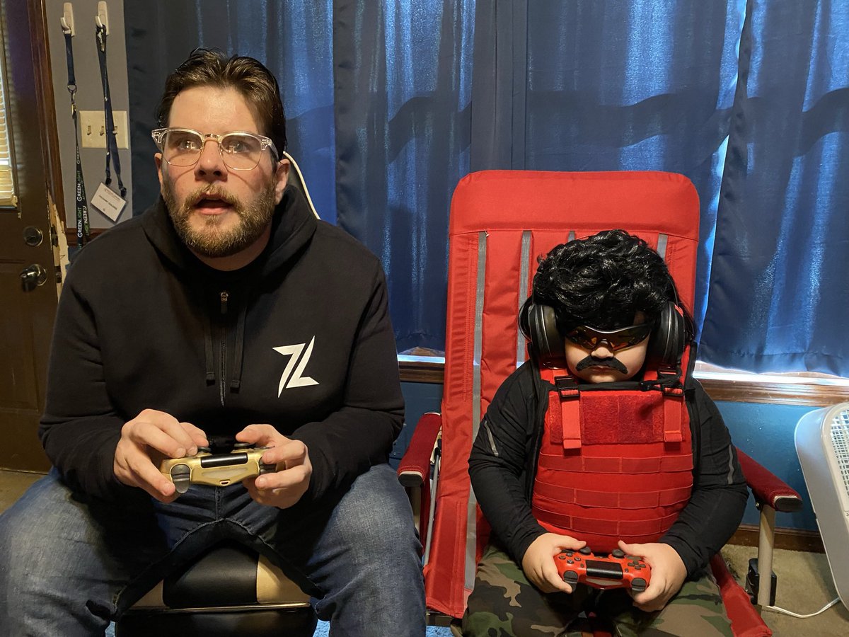 ZigGold's tweet image. You thought the wife was Done… She also made this BANGER of a costume for this Duo to turn the blocks we walk down into swimming pools, cause we’re DRIPPING IN HEAT!!! And Yes I got Doc to play on controller #Doctober2021 @drdisrespect @ZLanerOFFICIAL