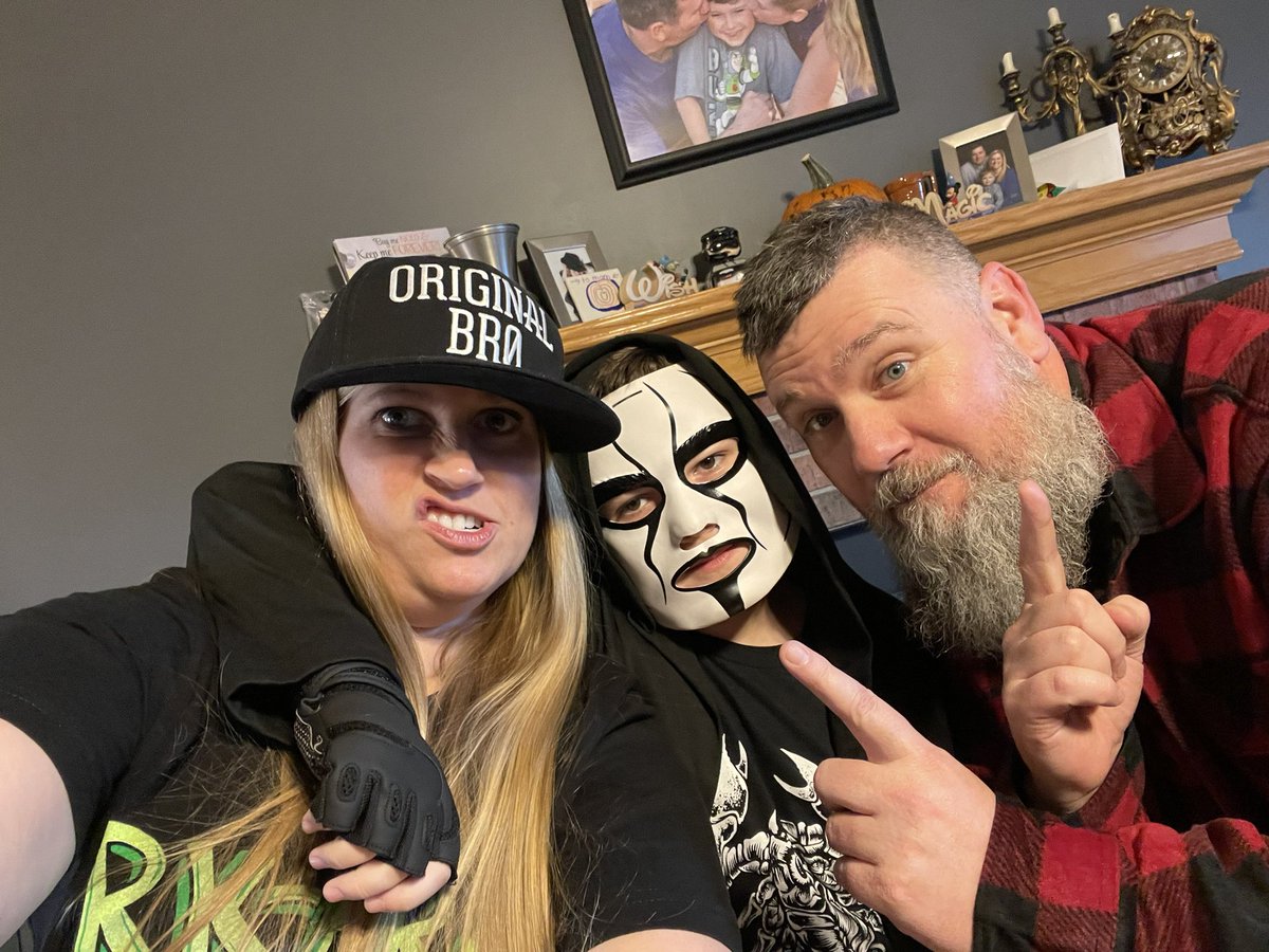 vanessaknits's tweet photo. .Happy Halloween! @WWE @SuperKingofBros @RealMickFoley @Sting @tfleet72 https://t.co/2uVLrMa9ST