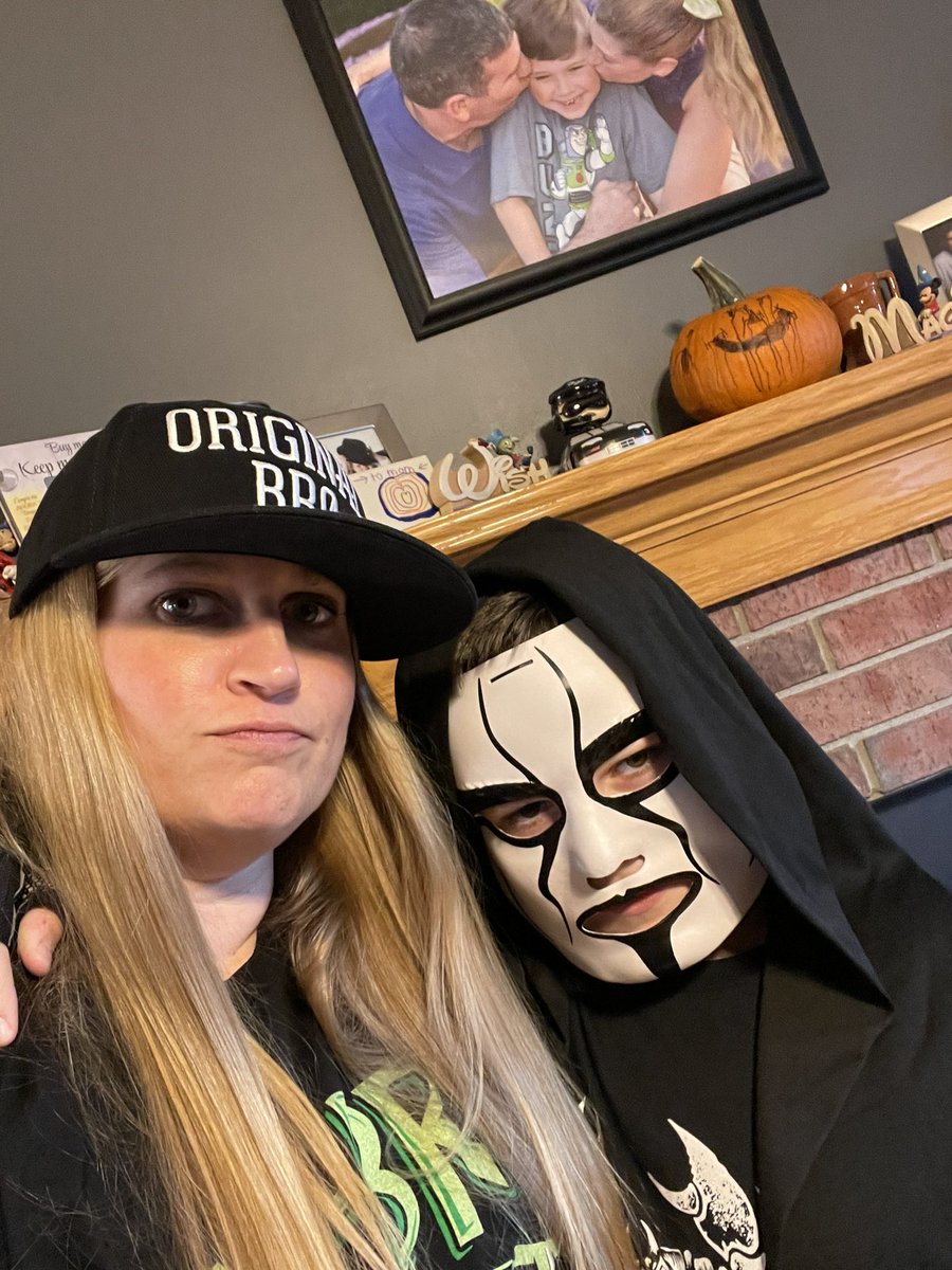 vanessaknits's tweet photo. .Happy Halloween! @WWE @SuperKingofBros @RealMickFoley @Sting @tfleet72 https://t.co/2uVLrMa9ST