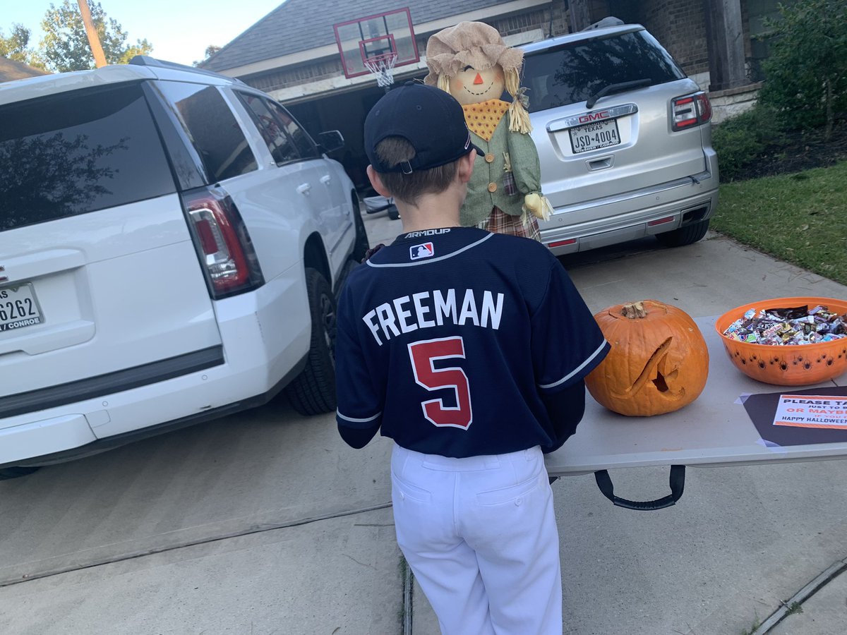 RandiCarter1022's tweet photo. @FreddieFreeman5 this Houston area boy is going to represent tonight. https://t.co/rTqKOw5SJw