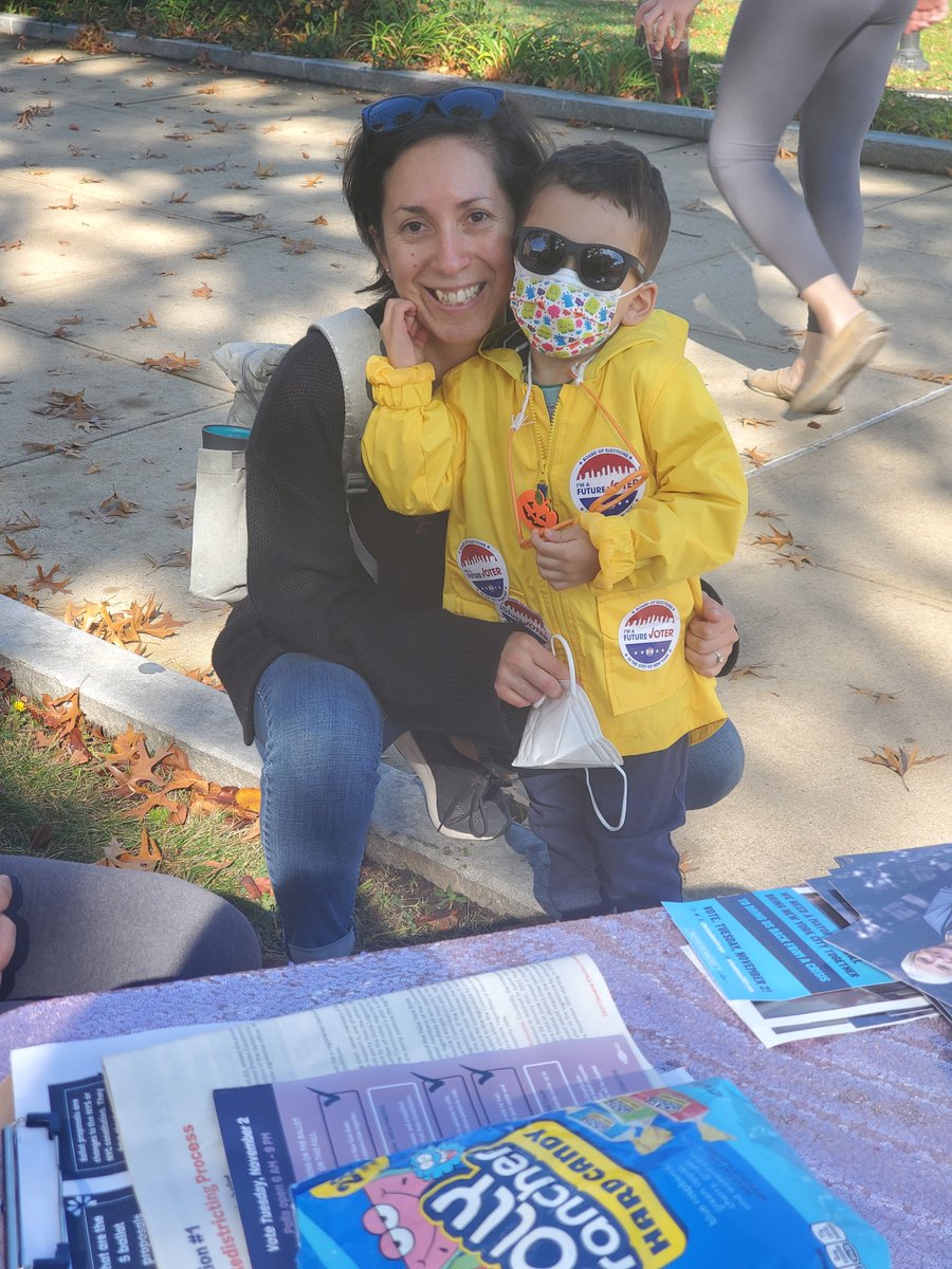 CQUID718's tweet photo. Amazing final day of #EarlyVoting2021 for #CQuID members & friends today! There was a 6-fold increase in the number of voters today at Queens Borough Hall polling site in the City Council District 32 race as last Sunday โญ https://t.co/WNjqCQjgZb