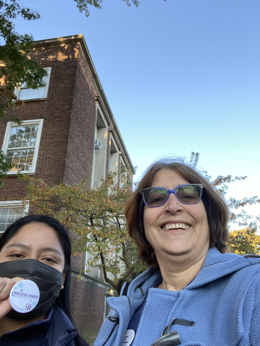 CQUID718's tweet photo. Amazing final day of #EarlyVoting2021 for #CQuID members & friends today! There was a 6-fold increase in the number of voters today at Queens Borough Hall polling site in the City Council District 32 race as last Sunday โญ https://t.co/WNjqCQjgZb