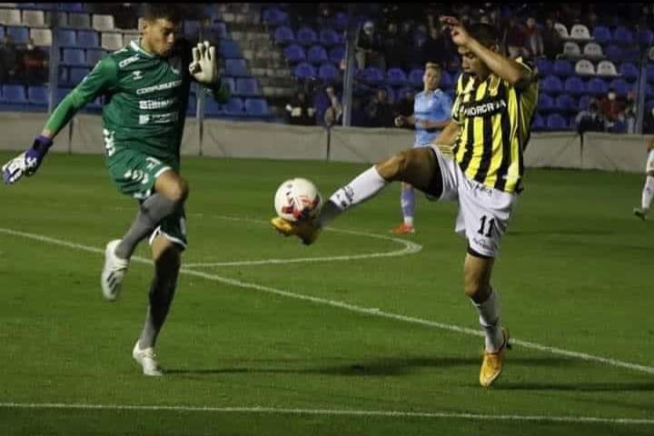 matias_albin's tweet image. ¿Quieren hablar de penales no cobrados? Ok, dale. Pero cuenten la historia completa.

Fecha 24: vs San Martín de Tucumán
Fecha 29: vs Temperley 

Con esos puntos que no pudo sumar, hoy Almirante Brown ya tendría casi asegurado el primer puesto de la Zona A a falta de dos fechas.