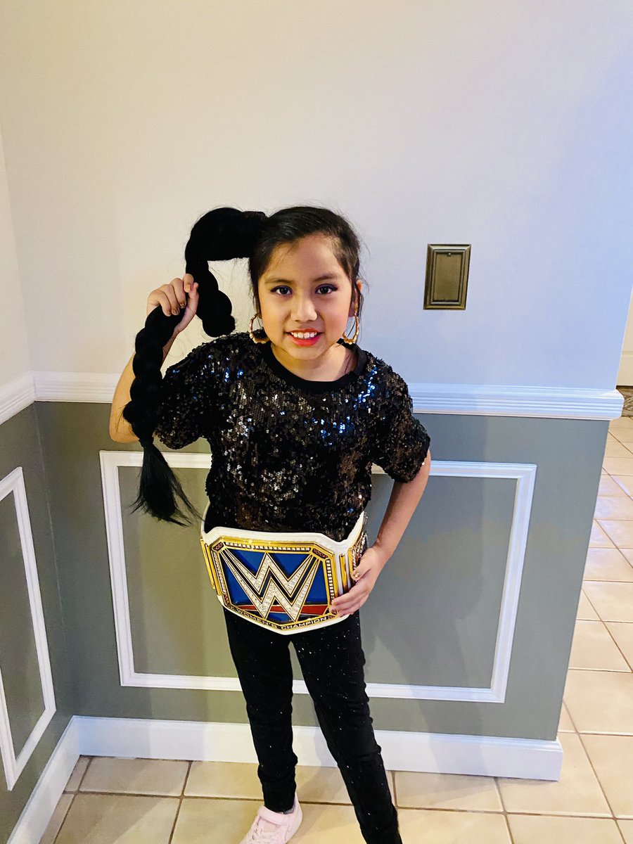 bacsh17's tweet photo. @BiancaBelairWWE When you decide to be the EST for Halloween! @BiancaBelairWWE #1Fan https://t.co/F3KpHpI3rm