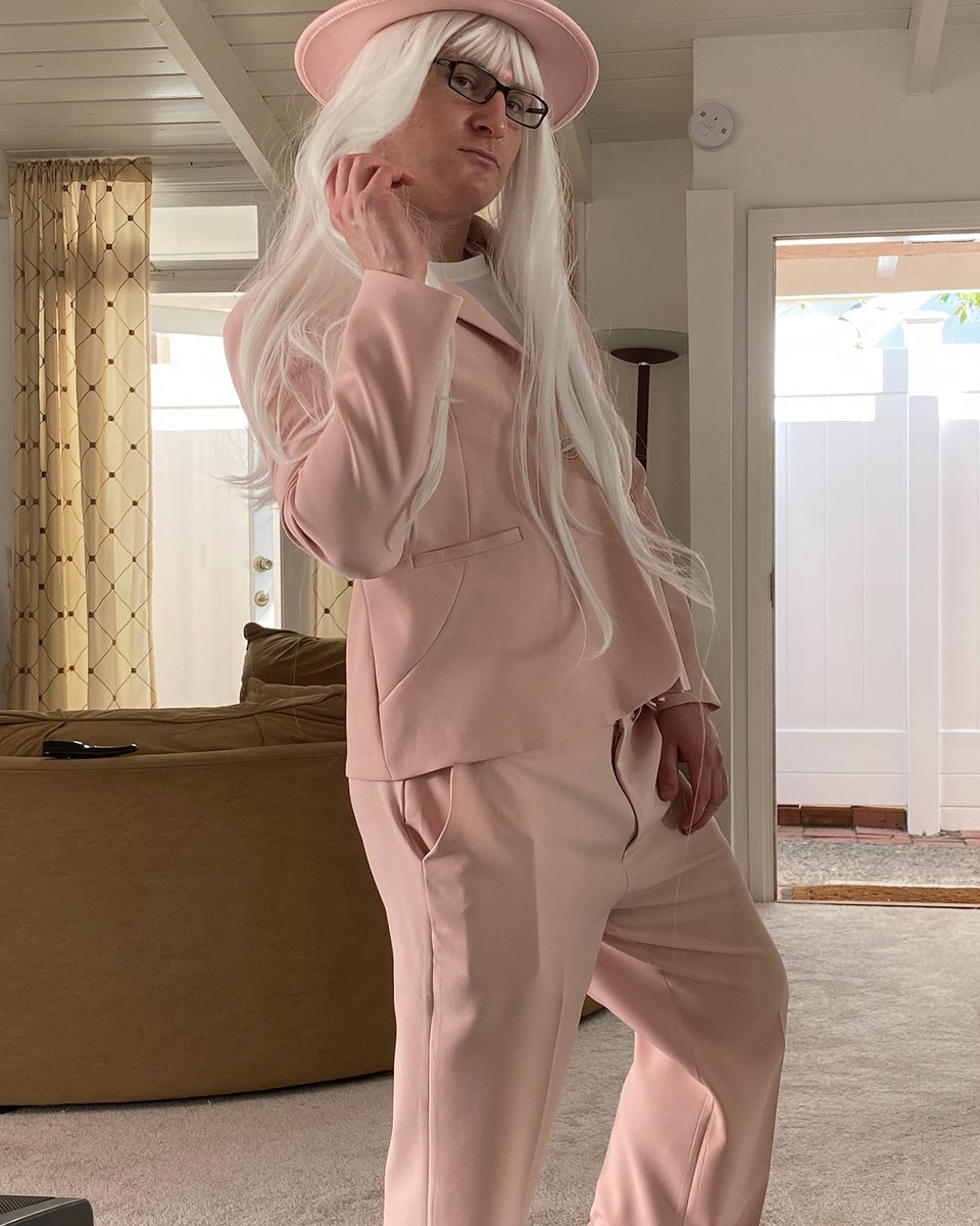 Happy Halloween! 🎃 Can you guess who I'm dressed as?
#halloweencostume #halloween #halloweencostumes #halloween2021 #halloweenspirit #halloweentime #halloweenlife #halloweenvibes #halloweenseason #halloween🎃