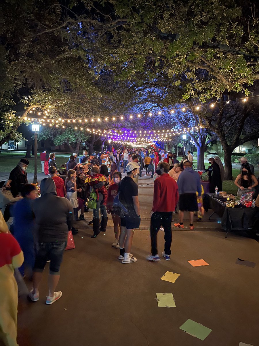 AustinCollege's tweet photo. 🎃Happy Halloween!👻

Last Night, Austin College’s ‘Roo Boo, on  brought out lots of super heroes, princesses, ghosts, and goblins!! Students have offered the Halloween alternative for more than 20 years. 
#RooBoo #RooNation https://t.co/D9VlpjZm6m