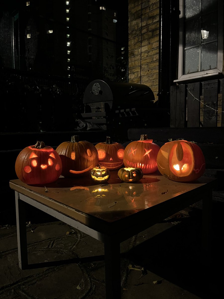 happy halloween, I carved a pumpkin today 🎃