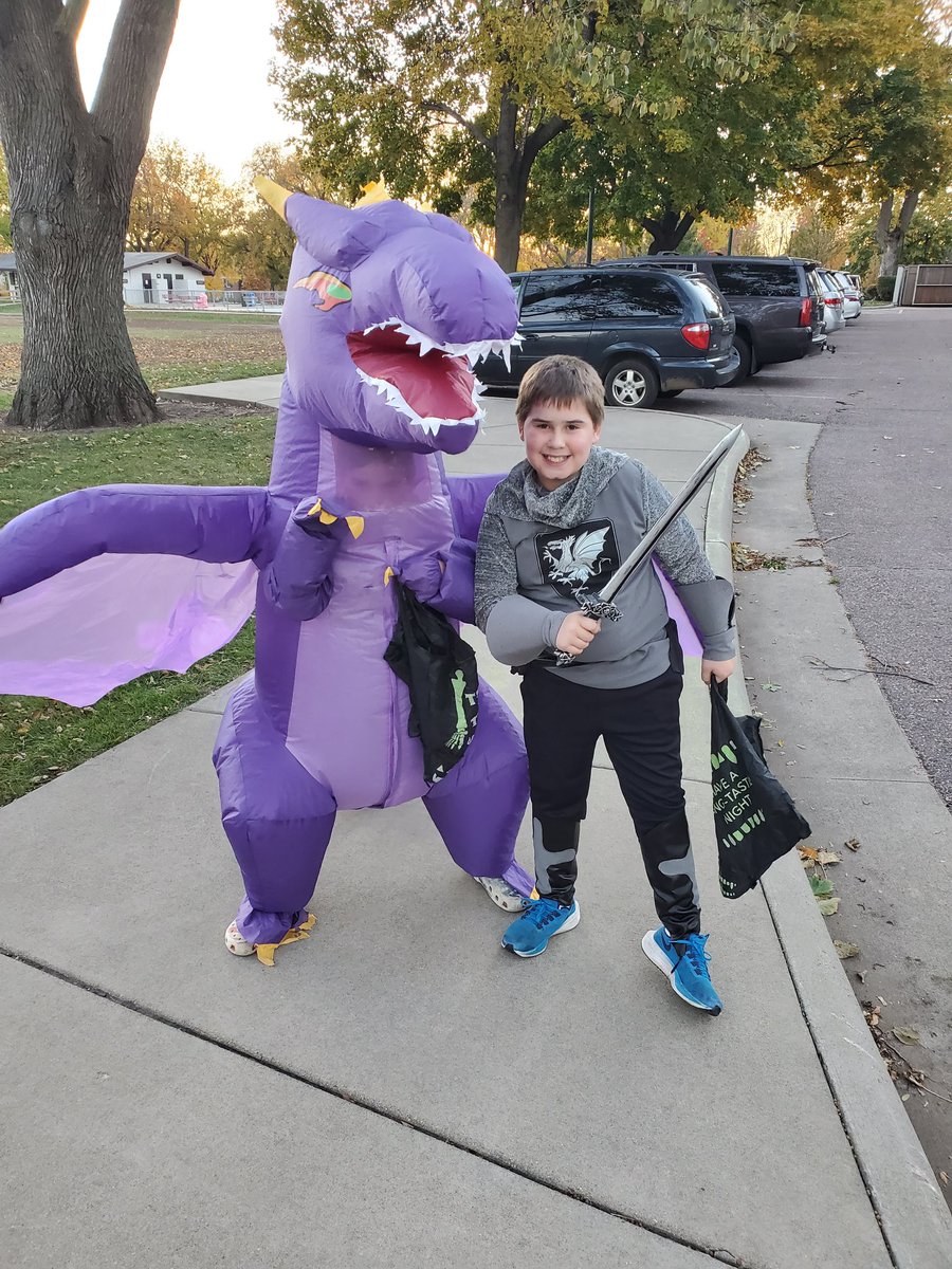 DuelingDuo's tweet photo. @toto99com Can you tell me where I might find a hydra? https://t.co/txTspuRtBm