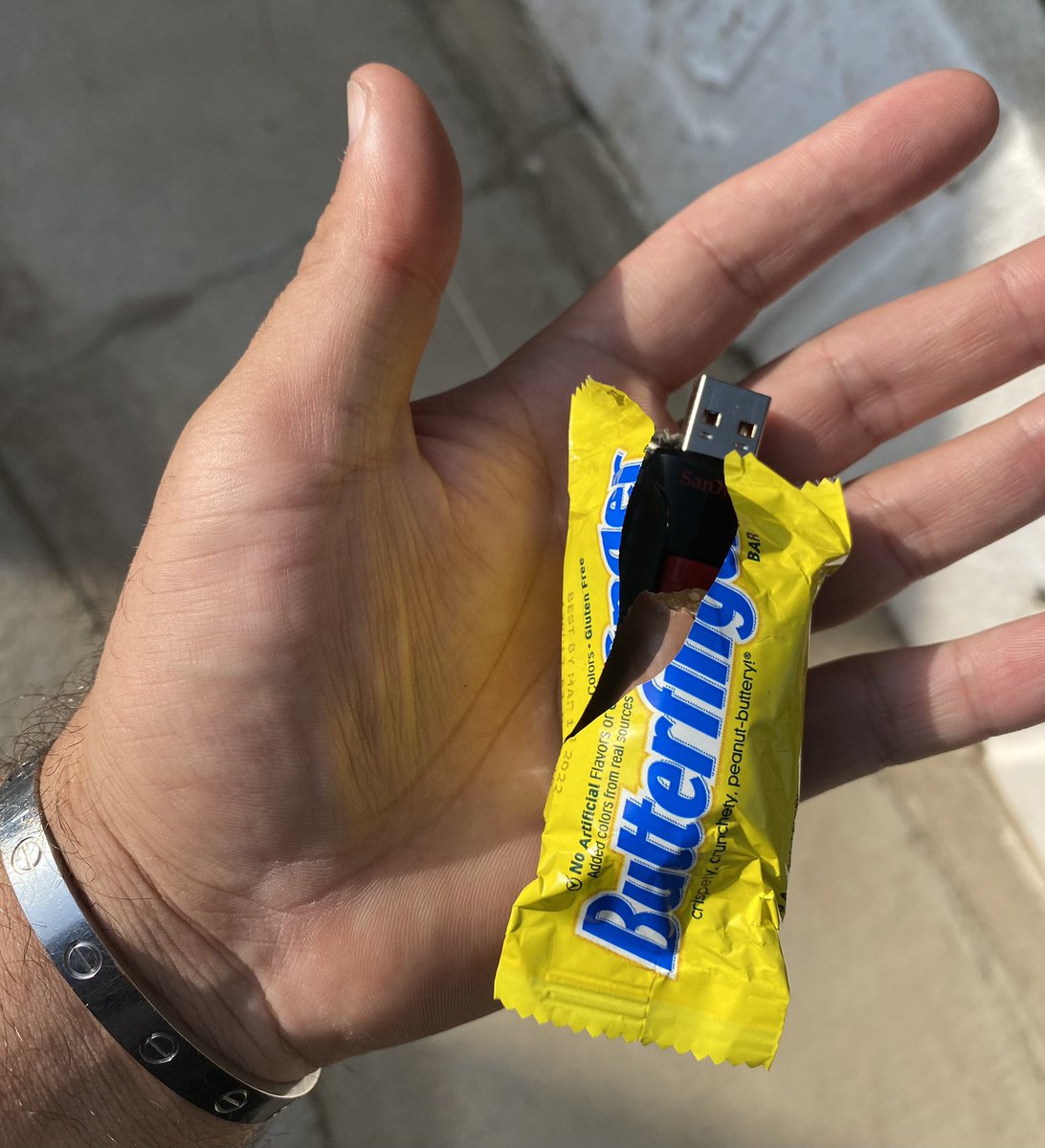 badmouthrecs's tweet photo. PSA!!!! Everyone please check your candy. People are out there sneaking shitty music in candy!!!!!! #holloween #checkyourcandy #TrickOrTreat https://t.co/KCMMYvMHV5