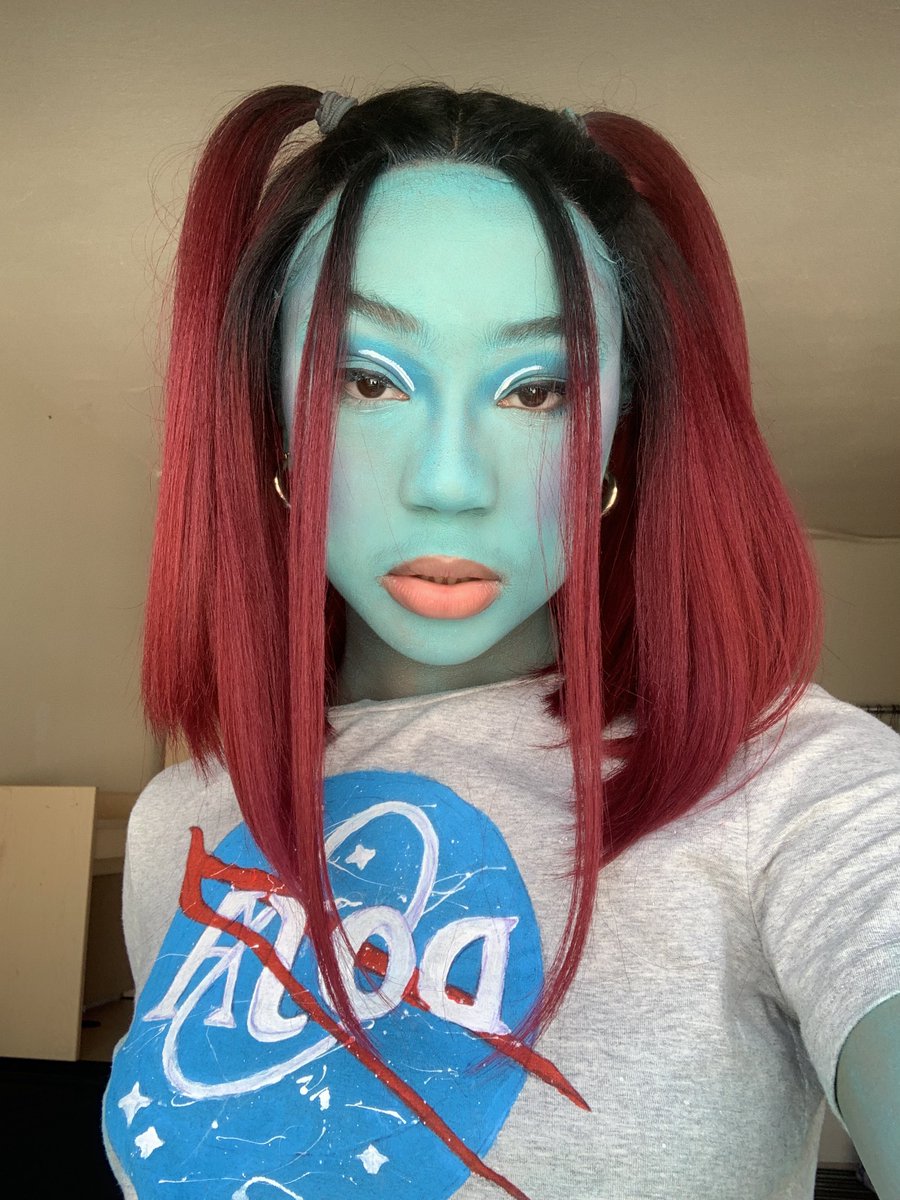platformcr0cs's tweet photo. all the way from planet her🛸 https://t.co/umpaM7Mk9e