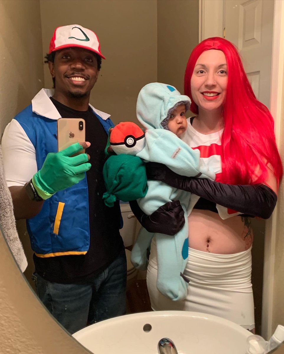 sdmorrow1991's tweet photo. First family costume in the books! 
Happy Halloween y’all! Stay safe and spooky out there 👻 🎃

#FamilyCostumes #Pokemon #GottaCatchEmAll #AshKetchum #Bulbasaur #Jessie #TeamRocket #PrepareForTrouble #BabyFirstHalloween #ThisIsHalloween #DoubleTap #Instagood https://t.co/MyeJl072fw