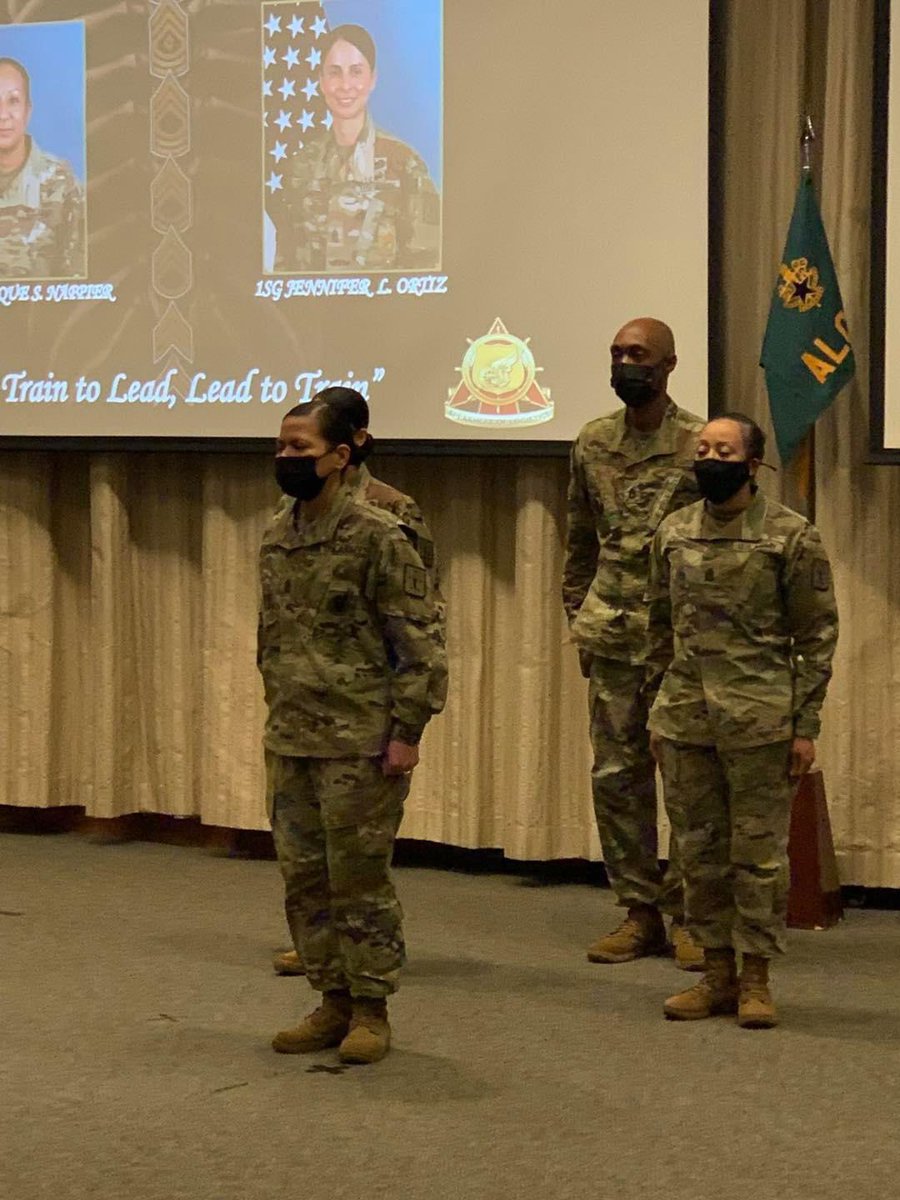 alu_lncoa's tweet photo. #LNCOA 1SG Shanikque S. Nappier relinquished responsibility as the ALC-B First Sergeant to 1SG Jennifer L. Ortiz in a change of responsibility ceremony held on October 29.
#peoplefirst #winningmatters #traintolead #leadtotrain #standardsanddiscipline #leadfromthefront #alu https://t.co/rbJe6MJkzp