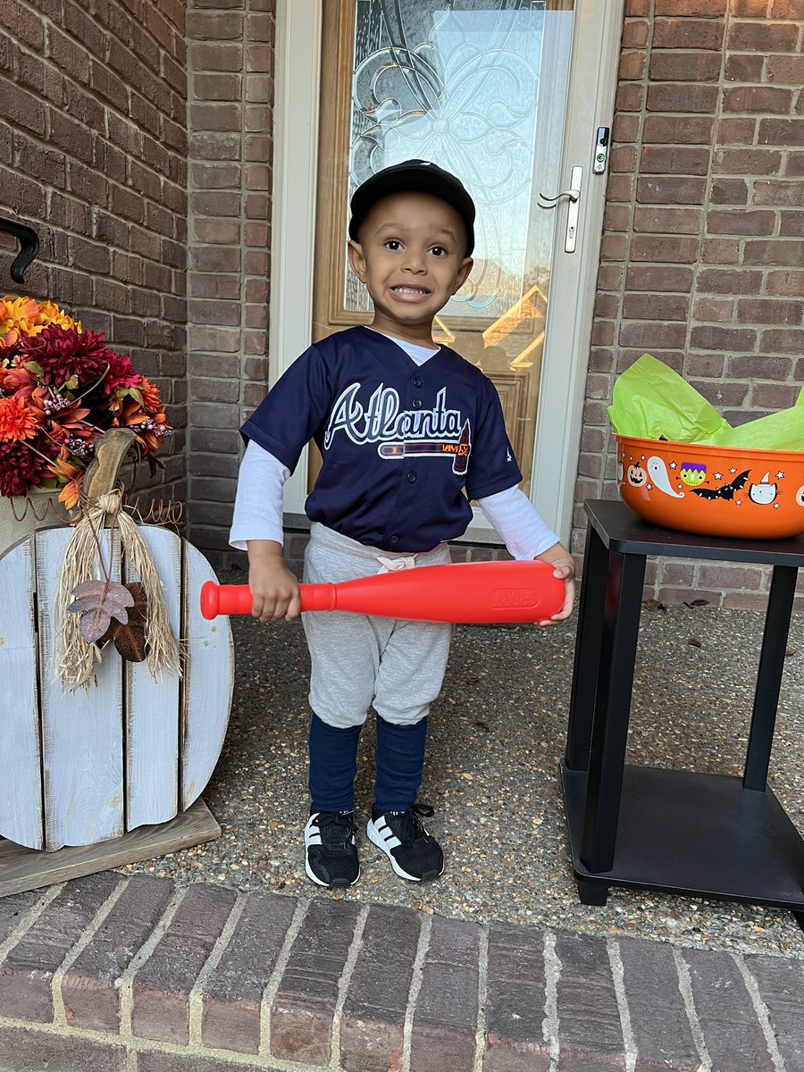 chauncey_writes's tweet photo. Hurry Deuce! You gotta get your trick or treating in before you play in the big game tonight ⚾️  @Braves #HappyHalloween #GoBraves #AtlantaBraves #WorldSeries https://t.co/hHqqALok8R