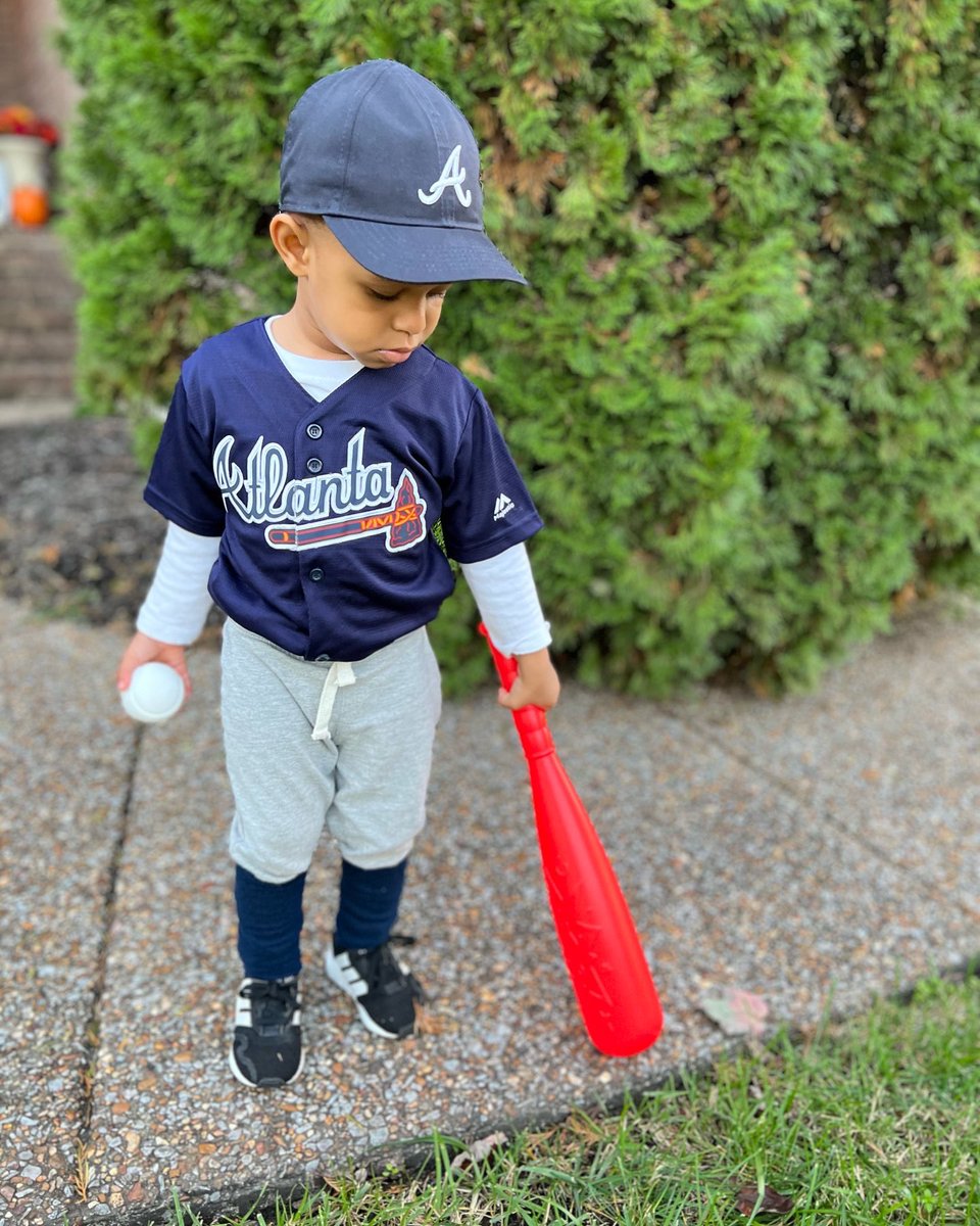chauncey_writes's tweet photo. Hurry Deuce! You gotta get your trick or treating in before you play in the big game tonight ⚾️  @Braves #HappyHalloween #GoBraves #AtlantaBraves #WorldSeries https://t.co/hHqqALok8R