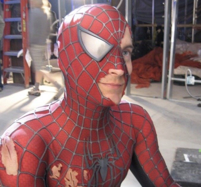 spideygifs's tweet photo. Tobey Maguire behind the scenes of Spider-Man https://t.co/pvfRu2s7GR