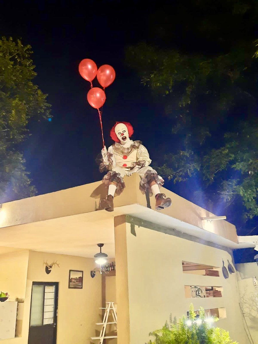 Peterlugotv's tweet photo. Halloween 🎃 #Paseolafe #halloween2021 #Pennywise #terror https://t.co/6U53Sx1Z8O