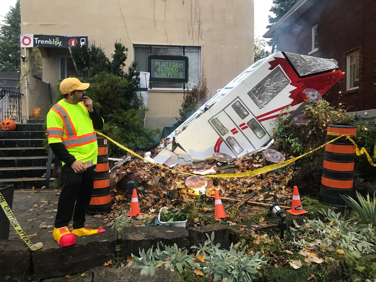 ShawnMenard1's tweet image. Marlowe Cres in @CapitalWard didn’t hold back. The stuff of (real life) nightmares! #Ottawa #OttLRT #Ottnews #HappyHalloween2021