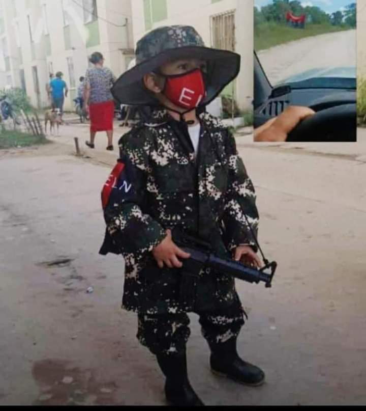 OlguinMayorgaP's tweet photo. #LoUltimo a este niño lo vistieron de guerrillero del ELN, en Arauca, RECHAZO total e indignación ante semejante atrocidad. @ICBFColombia @PoliciaColombia @FiscaliaCol RT. https://t.co/6Ou0D8cd7H