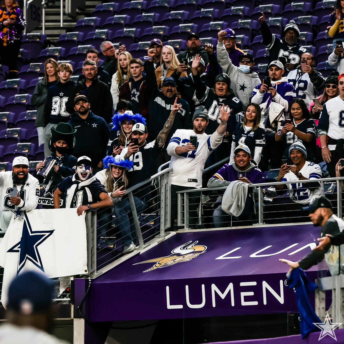 dallascowboys's tweet photo. The best fans in the ๐!
#DALvsMINN | #DallasCowboys https://t.co/CIW4eI7vdA