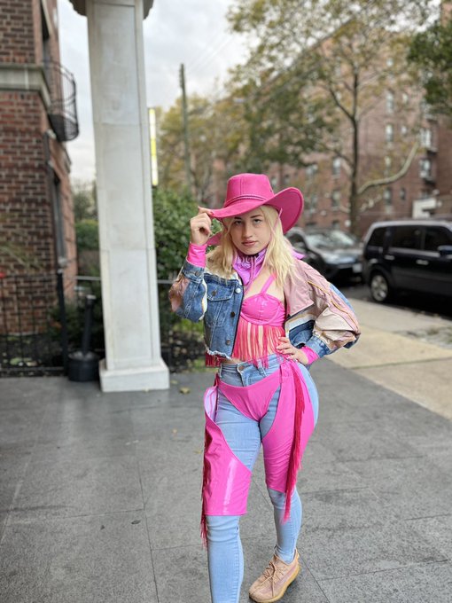 Halloween Has been Fun 🎃👽 https://t.co/9m9g7KBSe1